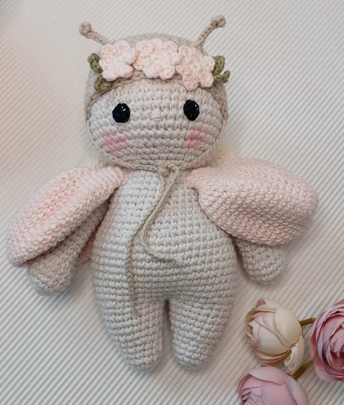 Abejita amigurumi tejido a mano con hilo de algodón