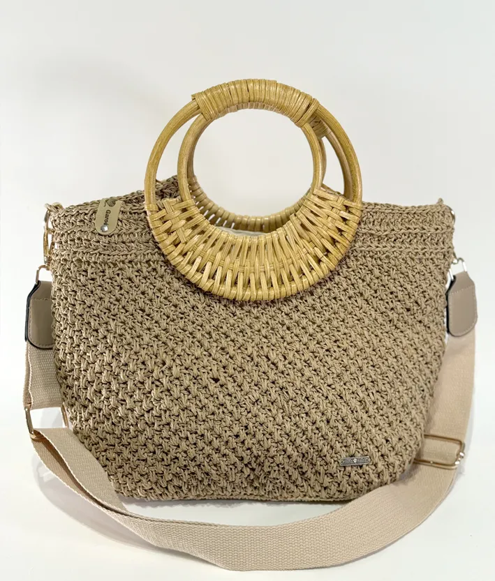 Bolso beige producto artesanal hecho a mano