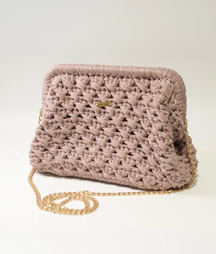 Bolso pequeño tejido a crochet rosado