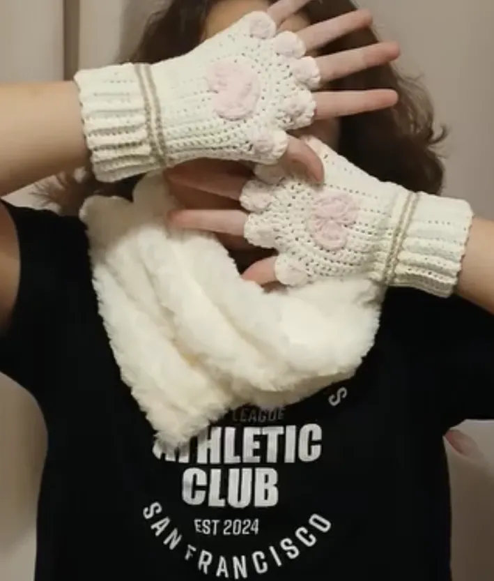 Guantes y cuello tejido a mano