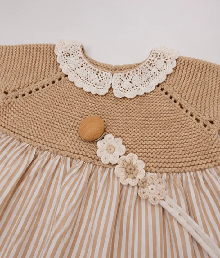 Vestido tejido a mano para bebé